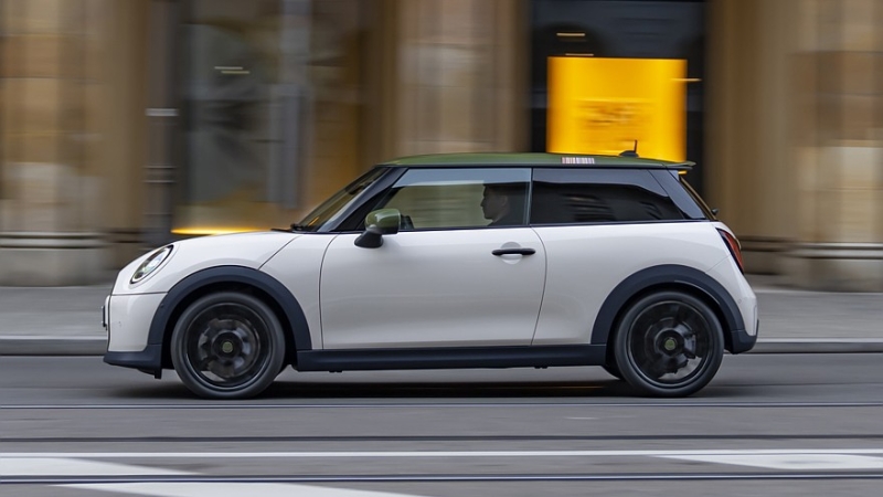 Модная спецверсия Mini Cooper Paul Smith Edition выходит на рынок