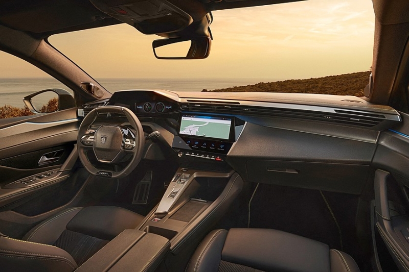 Обновлённый Peugeot 408 для Европы: эффектная оптика и более эффективная техника