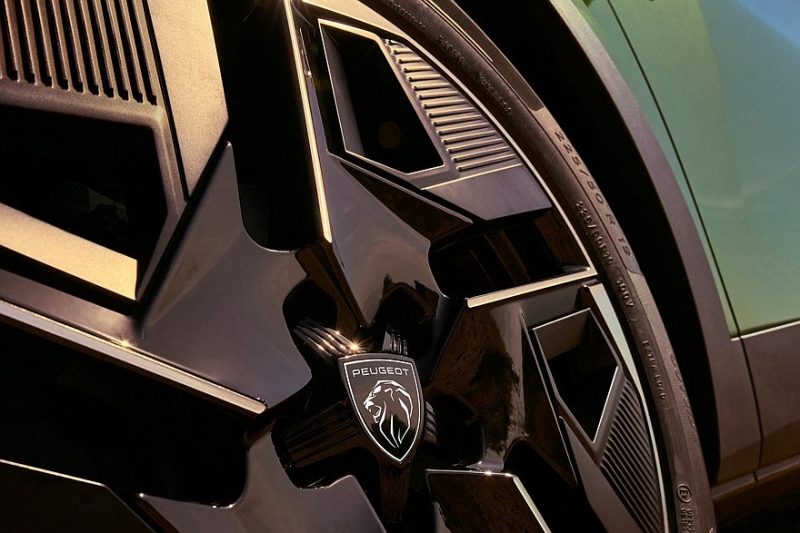 Обновлённый Peugeot 408 для Европы: эффектная оптика и более эффективная техника