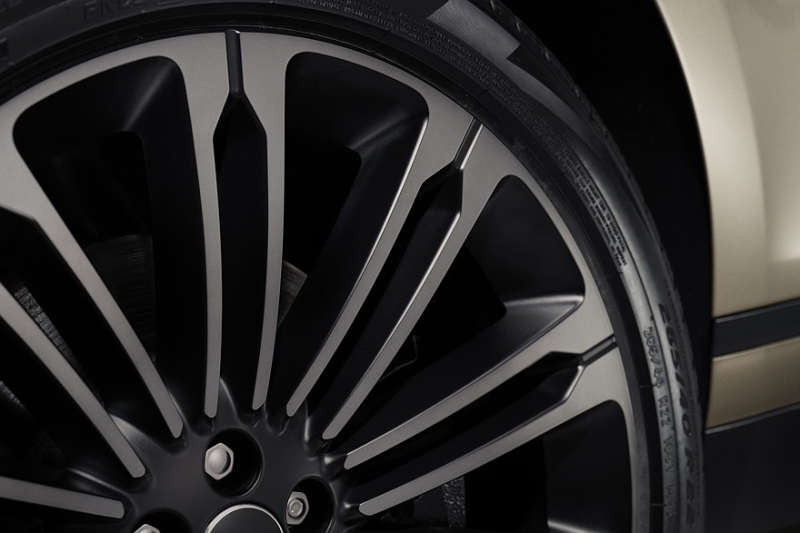 Range Rover посвятил Лондону спецверсии кроссоверов Evoque Hoxton и Velar Belgravia