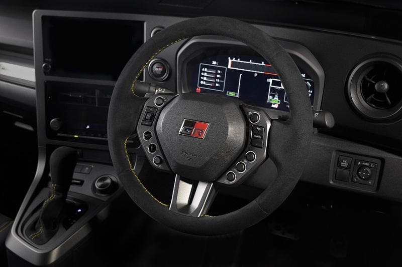 Toyota показала хот-хэтч GR Yaris Morizo RR: новый аэродинамический обвес и гоночный руль