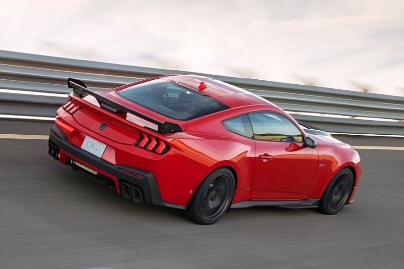 Вместо Shelby GT500: представлен Ford Mustang Dark Horse SC с компрессорным V8