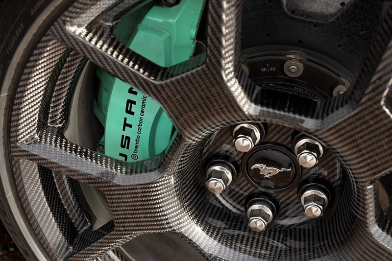 Вместо Shelby GT500: представлен Ford Mustang Dark Horse SC с компрессорным V8