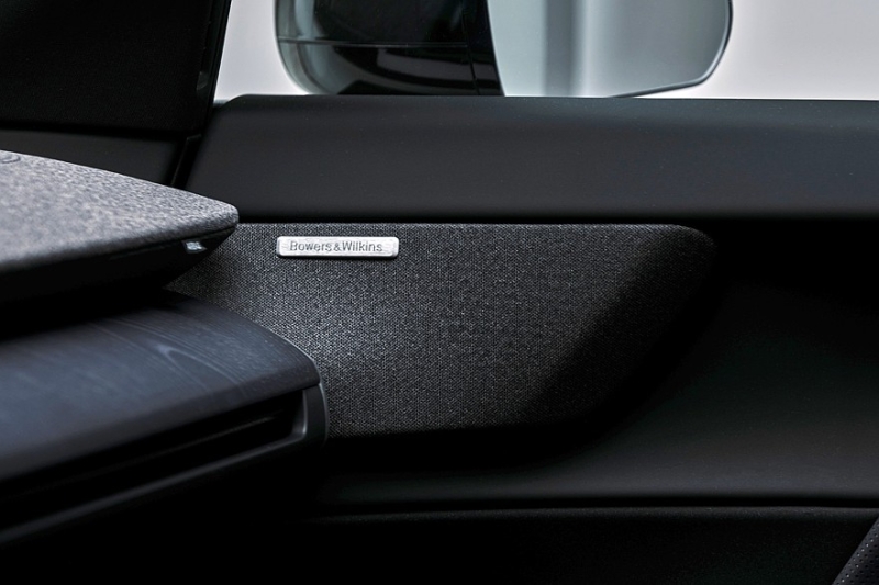 Volvo EX60: без дверных ручек, до 810 км на одной зарядке, сразу есть версия Cross Country