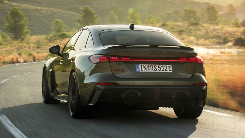 Audi полностью рассекретила новые «заряженные» лифтбек и универсал RS 5