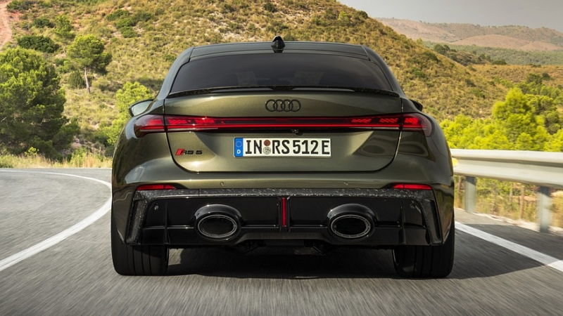 Audi полностью рассекретила новые «заряженные» лифтбек и универсал RS 5