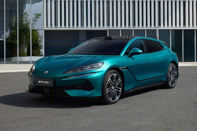 Большой хэтчбек Denza Z9 GT стал мощнее и получил улучшенный салон