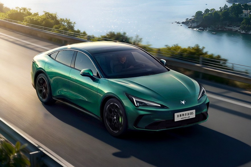 Большой седан Arcfox Alpha S5 от BAIC: рестайлинг и расширение гаммы