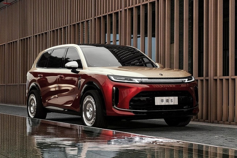 Флагманский кроссовер Baojun Huajing S с электроникой Huawei показали на новых фото