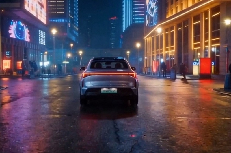 Geely готовится запустить в продажу купеобразный кроссовер Atlas REV