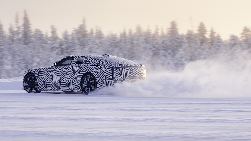 Jaguar GT готовится к премьере: прототип новинки показался в ходе зимних испытаний