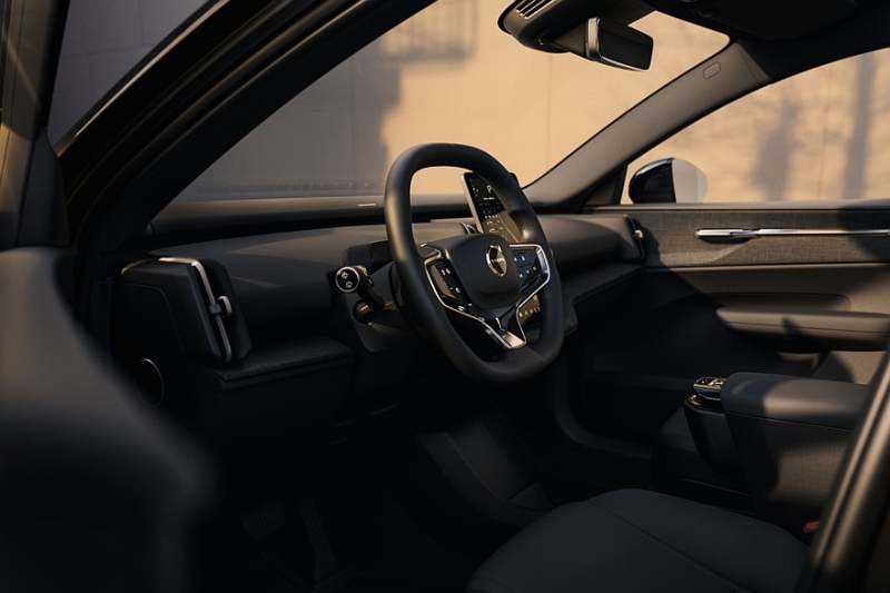 Кроссовер Volvo EX30 обзавёлся новой стартовой версией с более скромной техникой