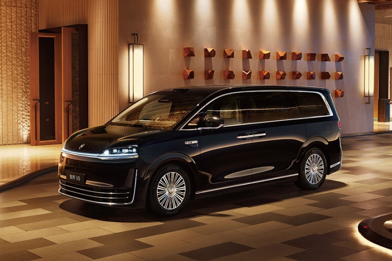 Минивэн Luxeed V9 от Chery и Huawei показал роскошный интерьер