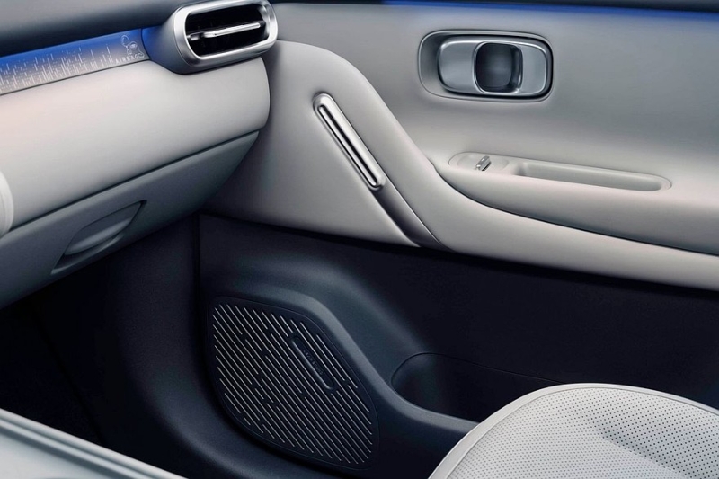 Недорогой кроссовер Leapmotor A10, он же глобальный Leapmotor B03X: показан интерьер