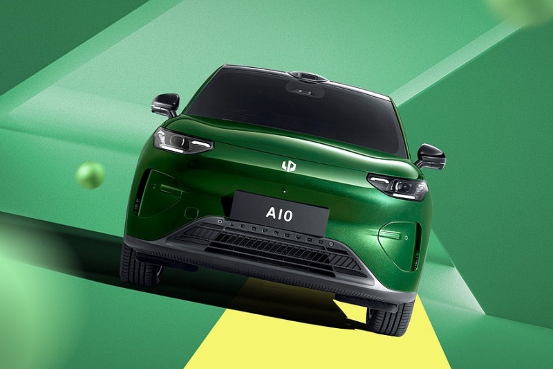 Недорогой кроссовер Leapmotor A10, он же глобальный Leapmotor B03X: показан интерьер