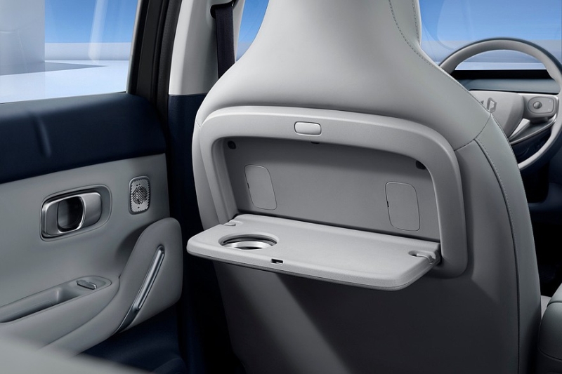 Недорогой кроссовер Leapmotor A10, он же глобальный Leapmotor B03X: показан интерьер