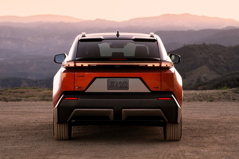 Полноприводный кроссовер Toyota C-HR: дешевле брата Subaru Uncharted в аналогичных версиях