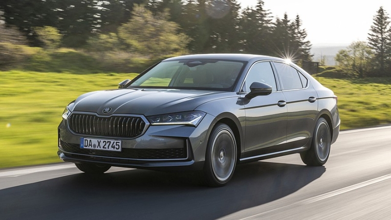 Пополнение в семействе: лифтбек Skoda Superb получил новую &laquo;начинку&raquo;