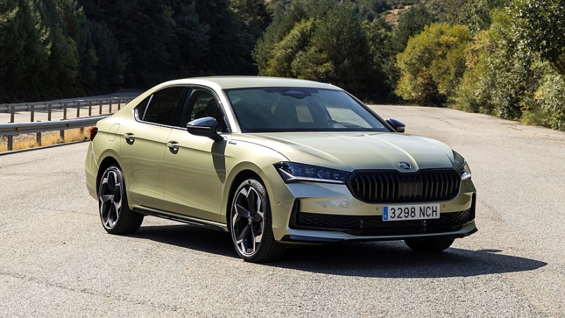 Пополнение в семействе: лифтбек Skoda Superb получил новую &laquo;начинку&raquo;