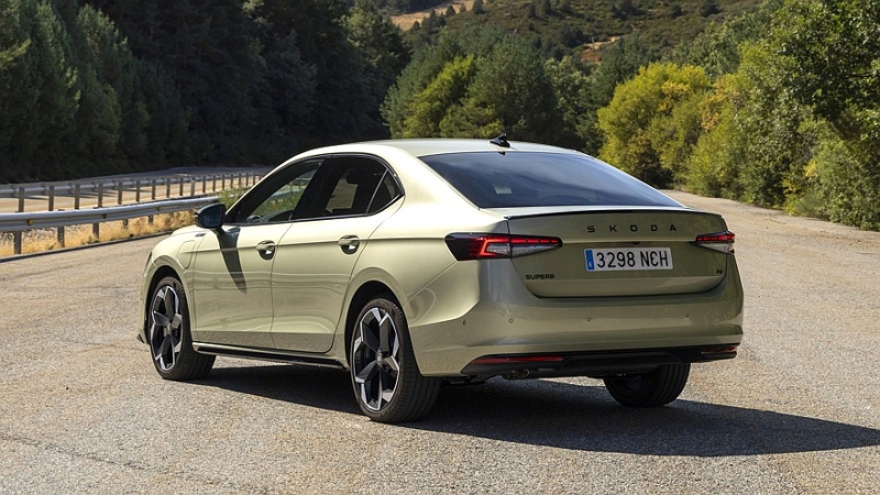 Пополнение в семействе: лифтбек Skoda Superb получил новую &laquo;начинку&raquo;