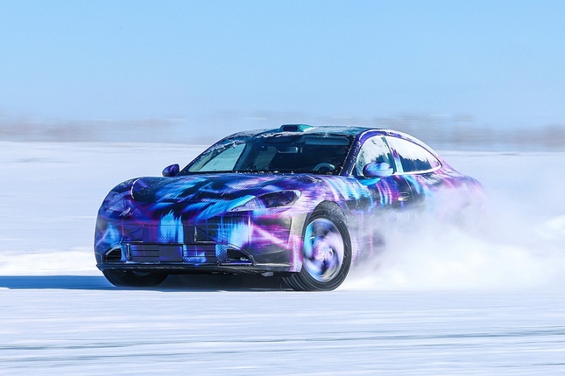 Седан Shangjie Z7 от SAIC и Huawei показали живьём