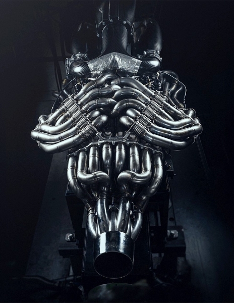 Суперкар De Tomaso P900 показал свой фантастический 7,0-литровый атмосферный V12