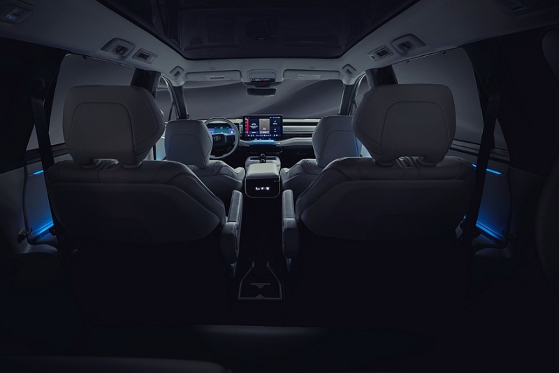 Таинственная новинка Toyota – это трёхрядный кроссовер, премьера – на следующей неделе