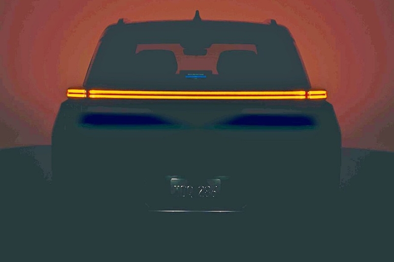 Таинственная новинка Toyota – это трёхрядный кроссовер, премьера – на следующей неделе