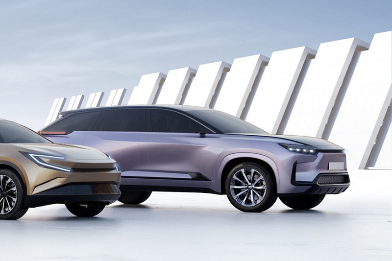 Таинственная новинка Toyota – это трёхрядный кроссовер, премьера – на следующей неделе