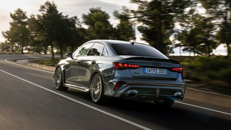 Audi RS 3 competition limited: регулируемая подвеска, новый обвес и большая наценка