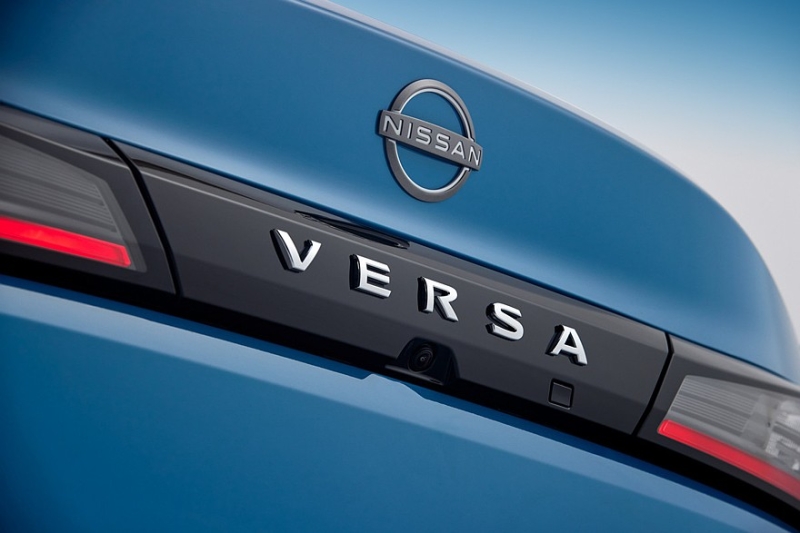 Бюджетный седан Nissan Versa, он же Almera и Sunny: новый имидж и старый мотор