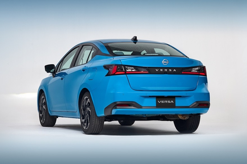 Бюджетный седан Nissan Versa, он же Almera и Sunny: новый имидж и старый мотор