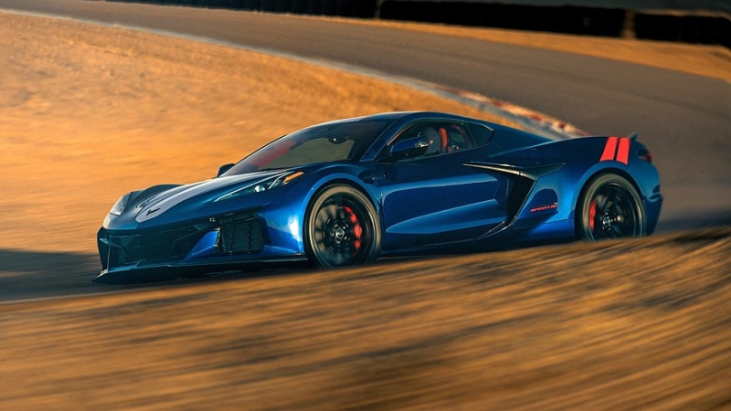 Chevrolet Corvette Grand Sport дебютировал с полным приводом и новым 6,7-литровым V8