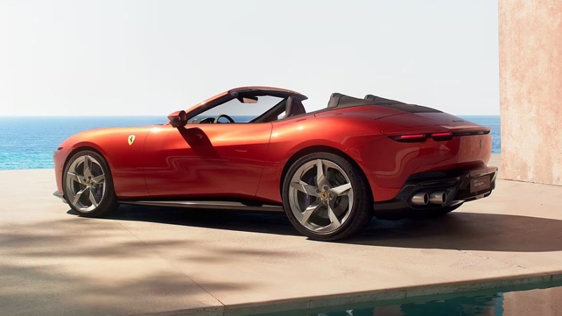 Ferrari Amalfi Spider сменил открытую версию Roma и получил форсированный мотор