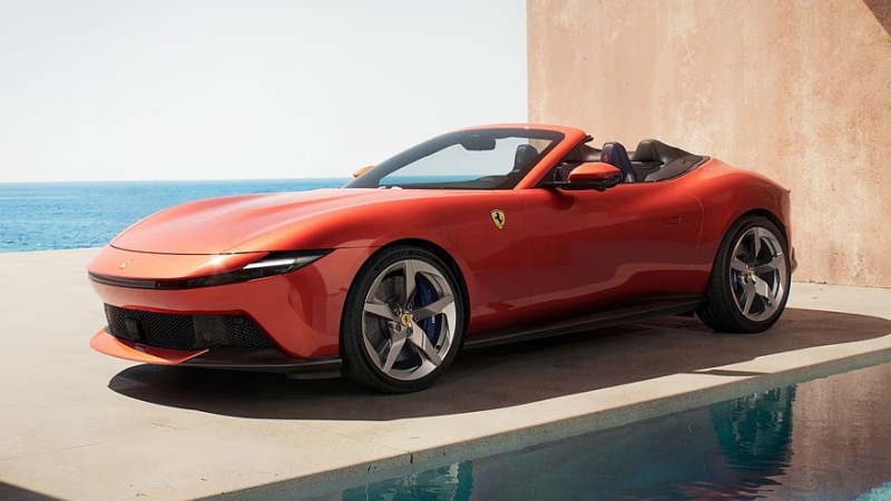 Ferrari Amalfi Spider сменил открытую версию Roma и получил форсированный мотор