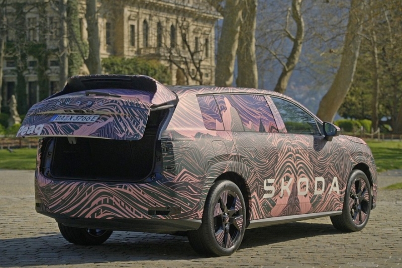 Флагманский кроссовер Skoda Peaq: новые официальные фото и характеристики
