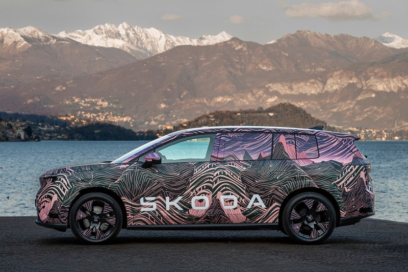 Флагманский кроссовер Skoda Peaq: новые официальные фото и характеристики