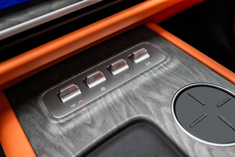 Флагманский кроссовер Wey V9X от Great Wall: фото салона и скандал