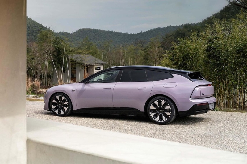 Кроссовер AUDI E7X на подмогу непопулярному универсалу E5: новые фото и подробности