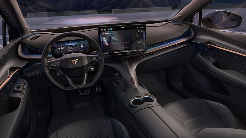 Кроссовер Cupra Tavascan получил новую стартовую версию и заметные изменения в салоне