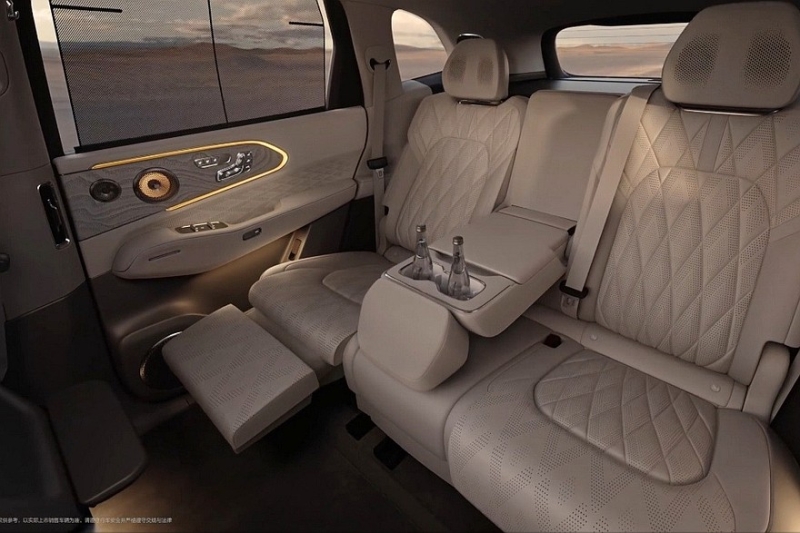 Кроссовер Zeekr 8X показал свой интерьер перед скорым стартом продаж