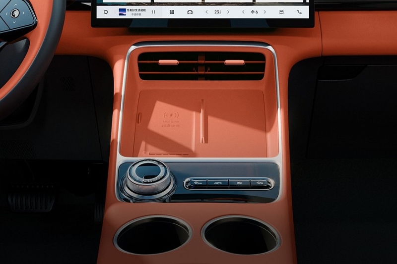 Купеобразный кроссовер Geely Atlas REV выходит на рынок