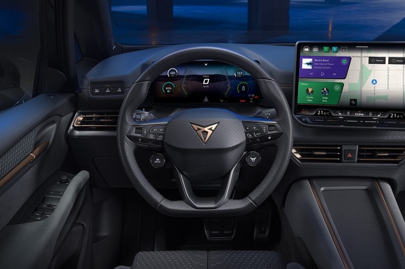 Обновлён хэтчбек Cupra Born: фирменный «нос», физические кнопки на руле, больше запас хода