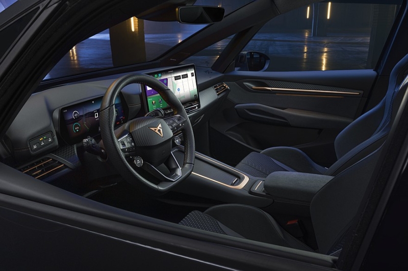 Обновлён хэтчбек Cupra Born: фирменный «нос», физические кнопки на руле, больше запас хода