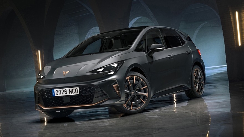 Обновлён хэтчбек Cupra Born: фирменный «нос», физические кнопки на руле, больше запас хода