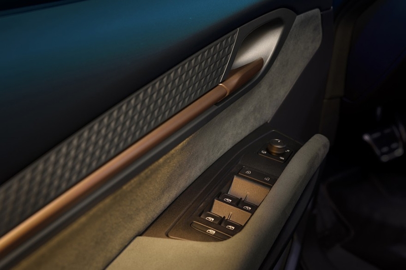 Обновлён хэтчбек Cupra Born: фирменный «нос», физические кнопки на руле, больше запас хода