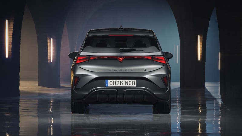 Обновлён хэтчбек Cupra Born: фирменный «нос», физические кнопки на руле, больше запас хода