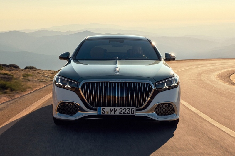 Обновлённый Mercedes-Maybach S-Class: в Европе без V12, решётка крупнее, подсветка богаче