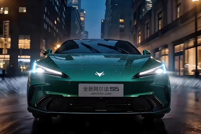 Обновлённый седан Arcfox Alpha S5 от BAIC: версий – больше, цены – ниже