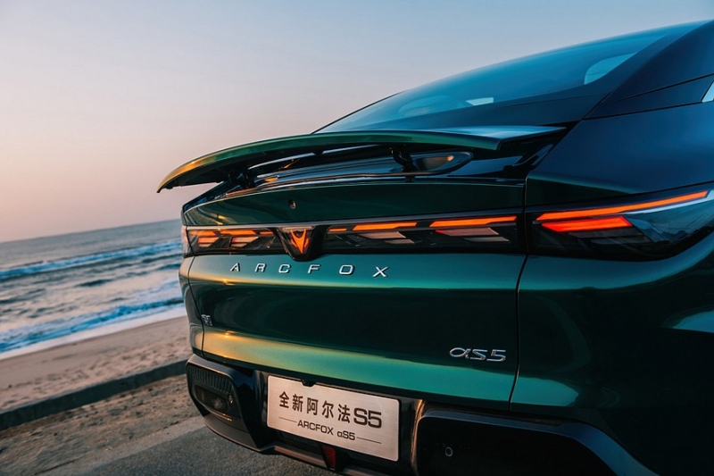 Обновлённый седан Arcfox Alpha S5 от BAIC: версий – больше, цены – ниже